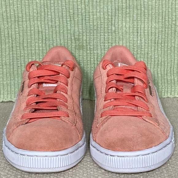 Puma Big Girls Peach/Cream Classic Suede Athletic Low Sneakers Shoes Size US 6C - Picture 3 of 11